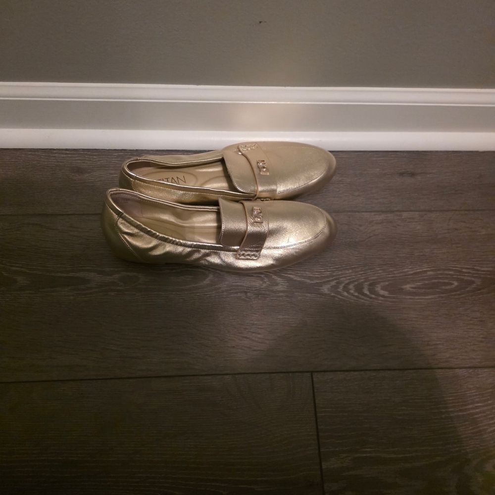 NWT- Women's Deltan Gold Loafers No Box - Picture 5 of 6